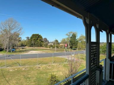 House For Sale - QLD - Cottonvale - 4375 - Charming Queenslander heart of the Granite Belt  (Image 2)
