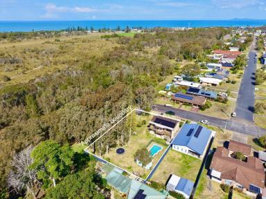 House For Sale - NSW - Old Bar - 2430 - NATURE, SPACE AND STYLE  (Image 2)