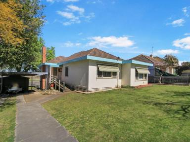 House For Sale - VIC - Bairnsdale - 3875 - WALK TO THE CBD  (Image 2)