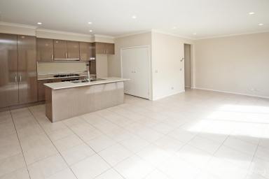 Unit For Lease - VIC - Cranbourne - 3977 - TOWNHOUSE LIVING  (Image 2)