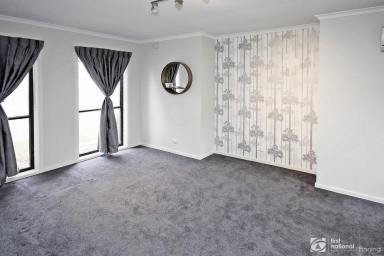 Unit For Lease - VIC - Cranbourne - 3977 - 2 Bedroom Unit in the Heart of Cranbourne!  (Image 2)