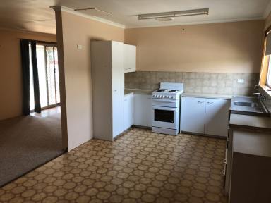 House For Lease - NSW - Tumut - 2720 - COMFY 2 BEDROOM HOME  (Image 2)