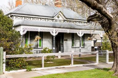 House For Sale - VIC - Bendigo - 3550 - Charming Residence in a Desirable Location  (Image 2)