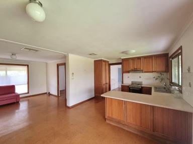 House For Sale - NSW - Jugiong - 2726 - Escape to the country !  (Image 2)