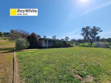 House For Sale - NSW - Jugiong - 2726 - Escape to the country !  (Image 2)