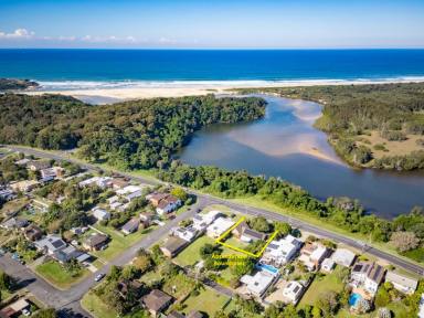House Auction - NSW - Sawtell - 2452 - A SPACIOUS FAMILY HOME IN SAWTELL  (Image 2)