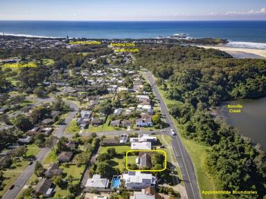 House For Sale - NSW - Sawtell - 2452 - A SPACIOUS FAMILY HOME IN SAWTELL  (Image 2)