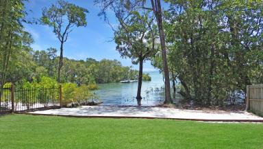 House For Sale - QLD - Macleay Island - 4184 - Beachfront Cottage with Water Views – Your Piece of Paradise  (Image 2)