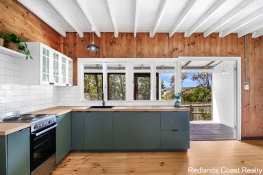 House For Sale - QLD - Macleay Island - 4184 - Beachfront Cottage with Water Views – Your Piece of Paradise  (Image 2)