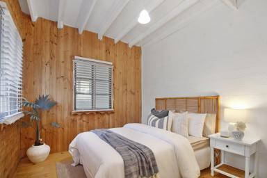 House For Sale - QLD - Macleay Island - 4184 - Beachfront Cottage with Water Views – Your Piece of Paradise  (Image 2)