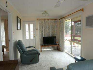 House For Lease - VIC - Nicholson - 3882 - CHARMING 2 - BEDROOM COTTAGE IN PEACEFUL RURAL SETTING  (Image 2)