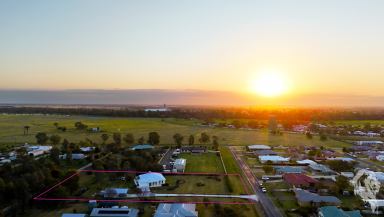 House Auction - NSW - Narrabri - 2390 - BEAUTIFUL RIVERBEND HOME:  SPACIOUS INSIDE - SPACIOUS OUTSIDE!  (Image 2)