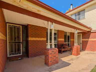 House For Sale - NSW - Tooleybuc - 2736 - River Views | Spacious Family Living | Versatile Two-Story Home | 6,499m² Block  (Image 2)