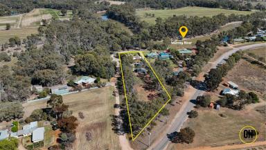 House For Sale - NSW - Tooleybuc - 2736 - River Views | Spacious Family Living | Versatile Two-Story Home | 6,499m² Block  (Image 2)