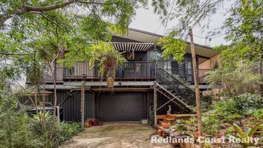 House For Sale - QLD - Lamb Island - 4184 - Tranquil Oasis with Income Potential Luxury Home on 903sqm by Park and Waterfront  (Image 2)