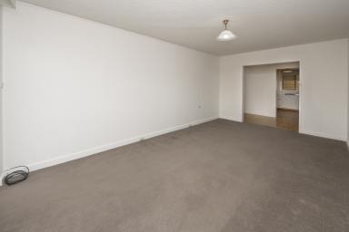 House For Sale - VIC - Swan Hill - 3585 - Modern Comfort in Cruffel Court complex  (Image 2)