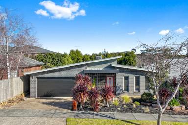 House For Sale - VIC - Warragul - 3820 - UNIQUELY STUNNING  (Image 2)