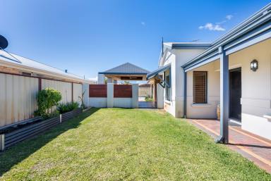 House For Sale - WA - Port Kennedy - 6172 - BE PREPARED TO FALL FOR THIS ONE!  (Image 2)