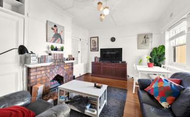 Apartment For Sale - VIC - St Kilda West - 3182 - Beachfront Living with Morning Sun, Views & Classic Art Deco Charm - 2 Bedrooms plus Home Office/3rd Bedroom  (Image 2)