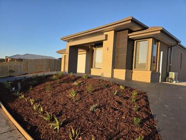 House Leased - VIC - Lucknow - 3875 - BRAND NEW 29.05 SQUARE 4 BEDROOM FAMILY HOME WITH WETLAND VIEWS  (Image 2)