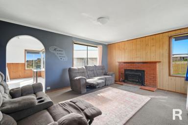 House For Lease - TAS - Herdsmans Cove - 7030 - 3 bedroom home - Pets accepted  (Image 2)