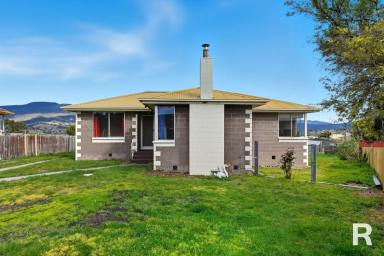 House For Lease - TAS - Herdsmans Cove - 7030 - 3 bedroom home - Pets accepted  (Image 2)