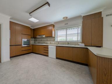 House For Sale - VIC - Kerang - 3579 - Comfortable Living in a prime Location  (Image 2)