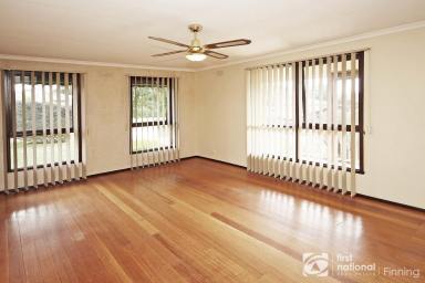 House For Lease - VIC - Cranbourne - 3977 - CENTRALLY LOCATED FAMILY HOME WITH BUNGALOW  (Image 2)