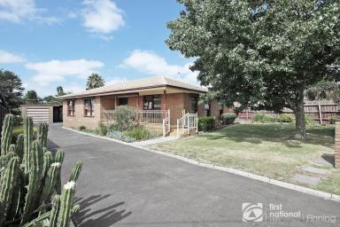 House Leased - VIC - Cranbourne - 3977 - CENTRALLY LOCATED FAMILY HOME WITH BUNGALOW (Image 2)