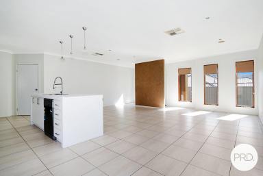 Townhouse For Lease - NSW - West Albury - 2640 - QUALITY TOWNHOUSE IN GREAT LOCATION!  (Image 2)