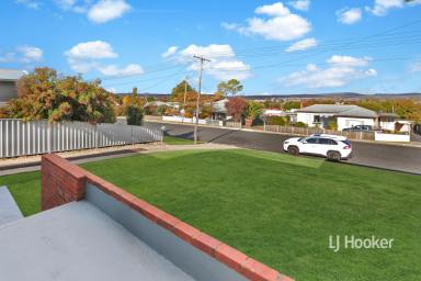 House For Lease - NSW - Inverell - 2360 - Renovated Weatherboard on Ross Hill  (Image 2)