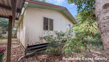 House For Sale - QLD - Lamb Island - 4184 - Entry Level Fixer Upper – Central Location  (Image 2)