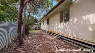 House For Sale - QLD - Lamb Island - 4184 - Entry Level Fixer Upper – Central Location  (Image 2)