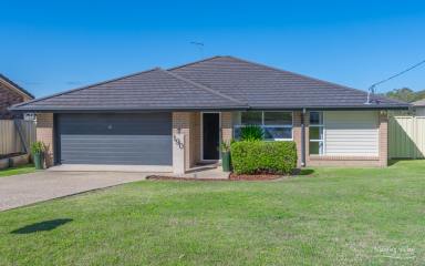 House For Sale - NSW - Taree - 2430 - Large 4-Bedroom Family Home – Comfort, Style & Convenience  (Image 2)