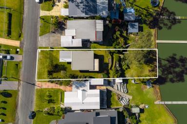 House For Lease - NSW - Basin View - 2540 - Absolute Waterfront Home for Rent  (Image 2)