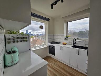 Unit For Lease - VIC - South Yarra - 3141 - Light-filled one-bedroom apartment with spectacular city views from every room  (Image 2)