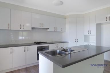 House Leased - NSW - Dubbo - 2830 - Modern Three-Bedroom Duplex in South Dubbo  (Image 2)