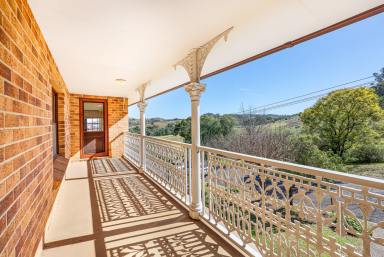 House Auction - NSW - Tamworth - 2340 - EXPANSIVE HOME, EXCEPTIONAL OUTLOOK!  (Image 2)