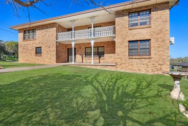 House Auction - NSW - Tamworth - 2340 - EXPANSIVE HOME, EXCEPTIONAL OUTLOOK!  (Image 2)