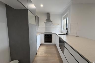 Townhouse For Lease - NSW - The Hill - 2300 - CHARMING TWO BEDROOM HOME IN THE HILL  (Image 2)