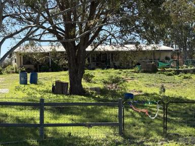 House For Sale - WA - Wanerie - 6503 - Discover your perfect lifestyle retreat!  (Image 2)