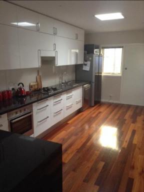 House Leased - VIC - Chelsea - 3196 - 3 BEDROOM HOME | METRES TO THE BEACH | FANTASTIC LOCATION  (Image 2)