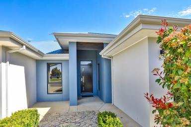 House For Sale - VIC - Mildura - 3500 - Spacious Family Living with Room for Everyone  (Image 2)