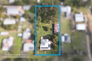 House For Sale - QLD - Crows Nest - 4355 - Great Investment... Colonial 4-bed home on 2868m2 block.  (Image 2)