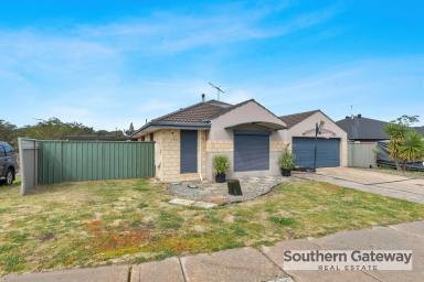 House For Sale - WA - Leda - 6170 - SPACIOUS FAMILY HOME WITH ENDLESS POTENTIAL  (Image 2)