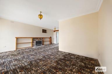 House For Sale - VIC - Stawell - 3380 - Spacious, Versatile & Full of Potential in a Prime Location  (Image 2)