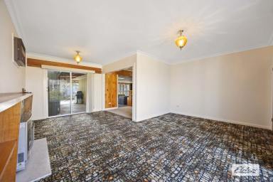 House For Sale - VIC - Stawell - 3380 - Spacious, Versatile & Full of Potential in a Prime Location  (Image 2)