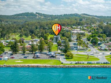 Unit For Sale - NSW - Batemans Bay - 2536 - KUSA.....Luxury Penthouse Apartment with Stunning Golf Course Views !  (Image 2)