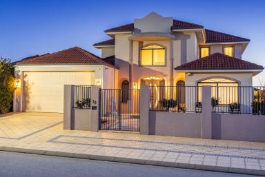 House For Sale - WA - Wannanup - 6210 - Luxury Two-Storey Canal Residence  (Image 2)