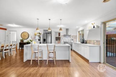 House For Sale - VIC - Somerville - 3912 - Family-Sized Living with Entertainer’s Edge in the Peter Kent Estate (Image 2)